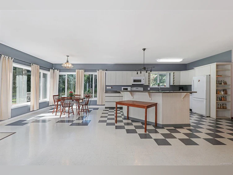 260 Bates Drive, Fanny Bay, BC, V0R 1W0 - 5