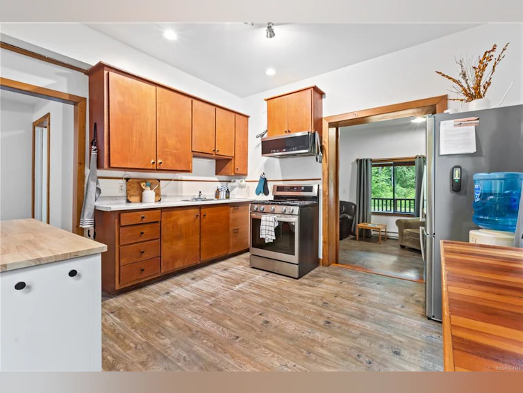 66 Sutton Road, Ucluelet, BC, V0R 3A0 - 3