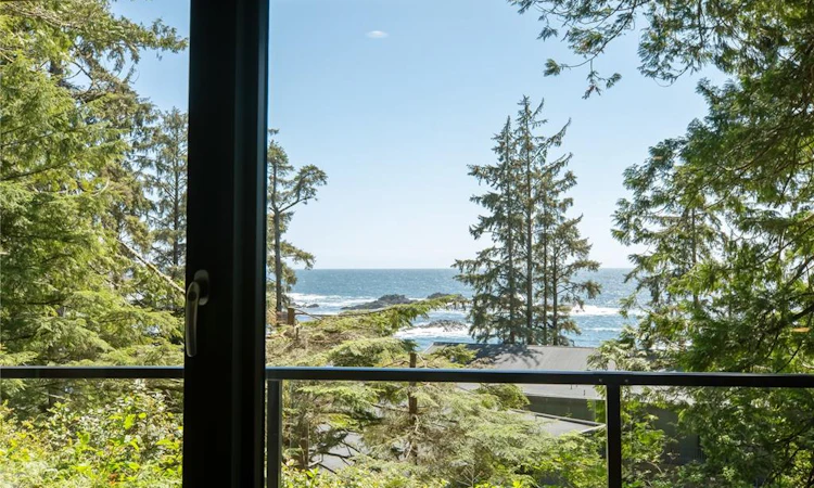 1801-596 Marine Drive