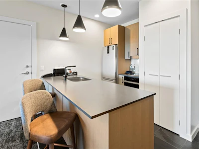 1801-596 Marine Drive - 5