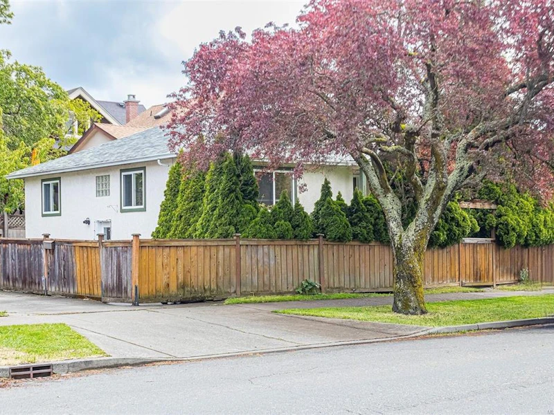 1336 Haultain Street, Victoria BC V8R 2J5