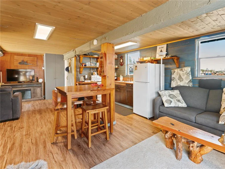 2015 Bay Street, Ucluelet, BC, V0R 3A0 - 12