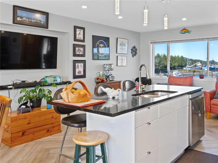 2015 Bay Street, Ucluelet, BC, V0R 3A0 - 27
