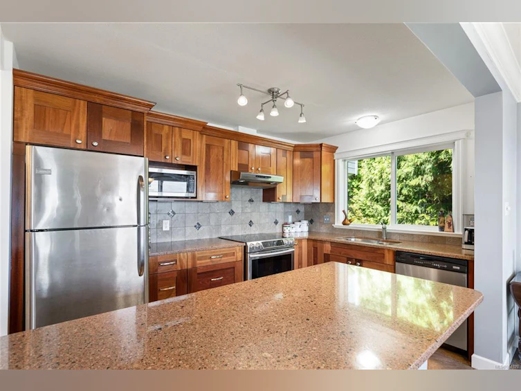 206-3132 W Island Highway, Qualicum Beach, BC, V9K 2N7 - 3