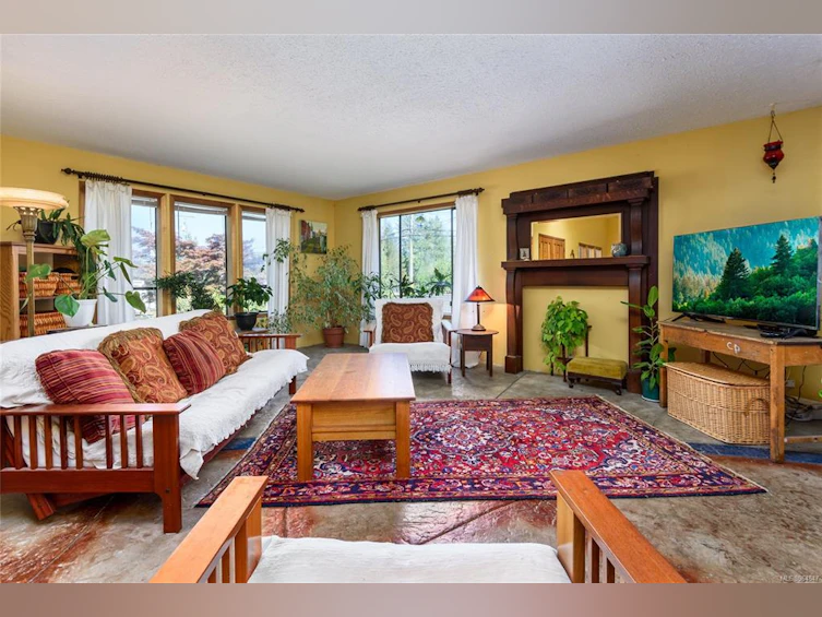 3355 Egremont Road, Cumberland, BC, V0R 1S0 - 2