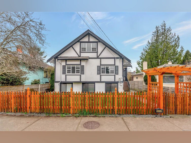 1151 Oxford Street, Victoria, BC, V8V 2V2