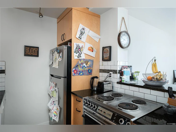 1106-327 Maitland Street, Victoria, BC, V9A 7G7 - 13