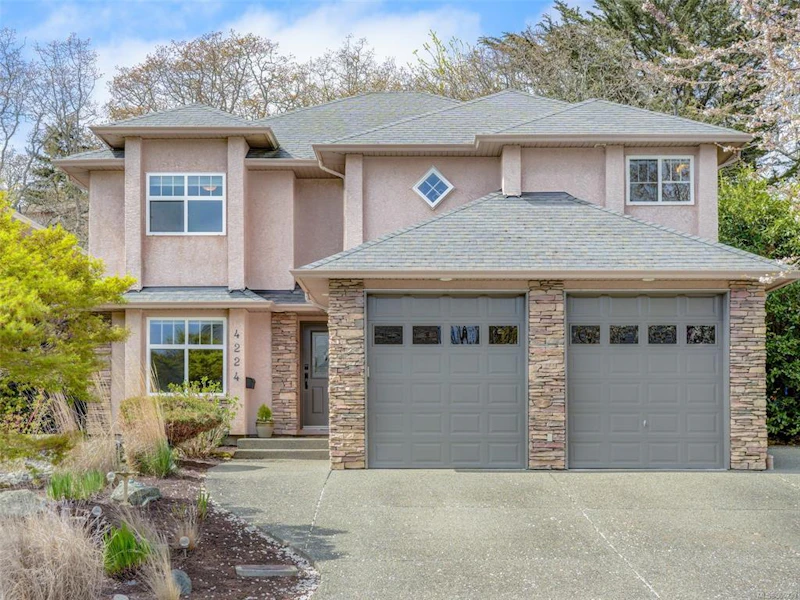 4224 Oakview Place, Saanich BC V8N 6M7