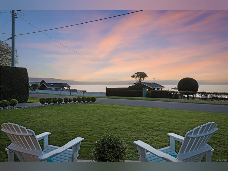 321&322 Judges Row, Qualicum Beach, BC, V9K 1G6 - 4