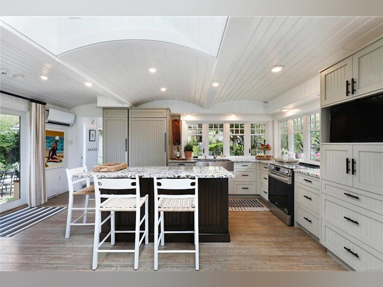 321&322 Judges Row, Qualicum Beach, BC, V9K 1G6 - 22