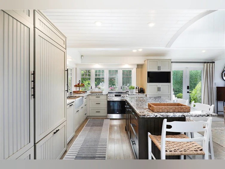 321&322 Judges Row, Qualicum Beach, BC, V9K 1G6 - 24