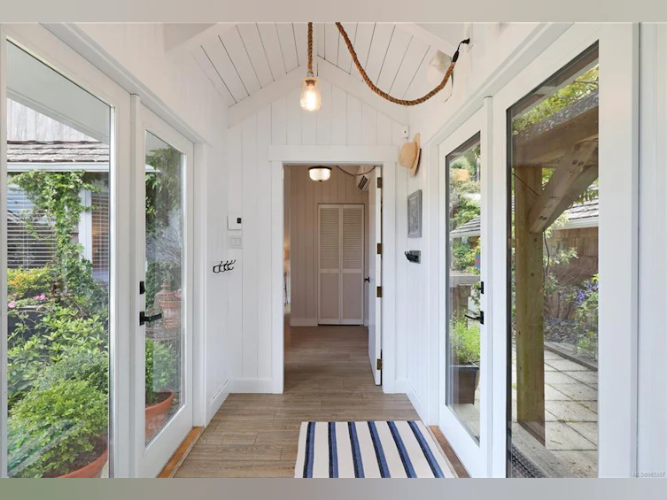 321&322 Judges Row, Qualicum Beach, BC, V9K 1G6 - 26