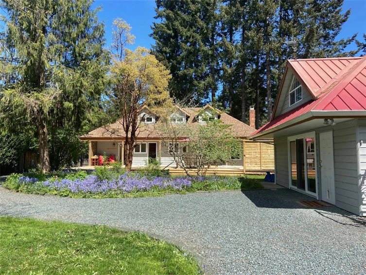 8860 Mclarey Avenue, Black Creek, BC, V9J 1A3