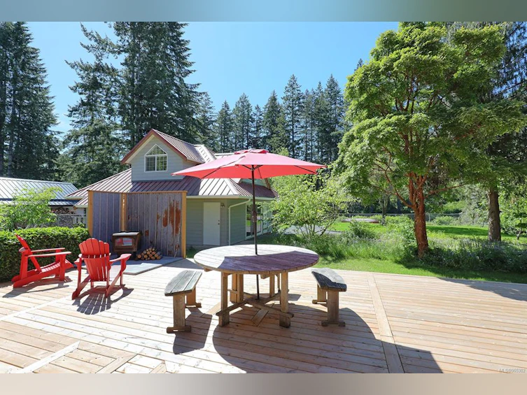 8860 Mclarey Avenue, Black Creek, BC, V9J 1A3 - 8