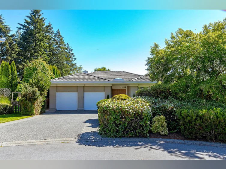808 Del Monte Lane, Saanich, BC, V8Y 3H2 - 3