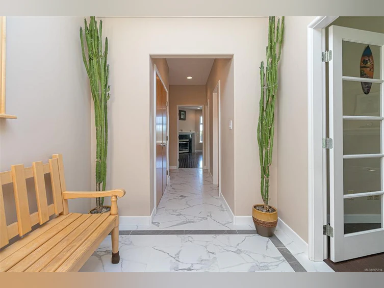808 Del Monte Lane, Saanich, BC, V8Y 3H2 - 4