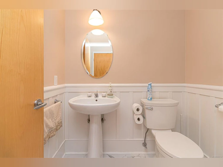 808 Del Monte Lane, Saanich, BC, V8Y 3H2 - 32