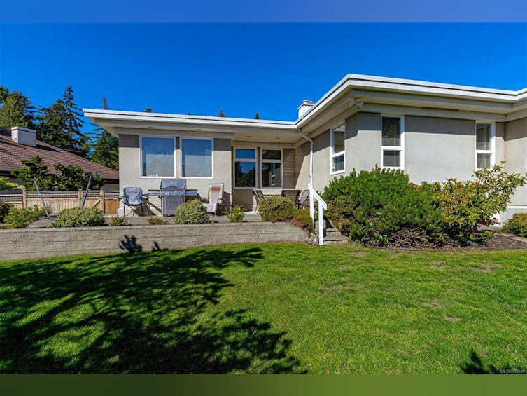 808 Del Monte Lane, Saanich, BC, V8Y 3H2 - 38