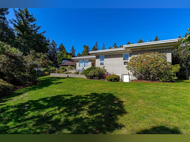 808 Del Monte Lane, Saanich, BC, V8Y 3H2 - 39