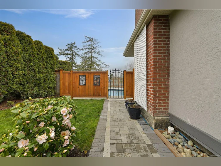 10 Phillion Place, Esquimalt, BC, V9A 4H9 - 43
