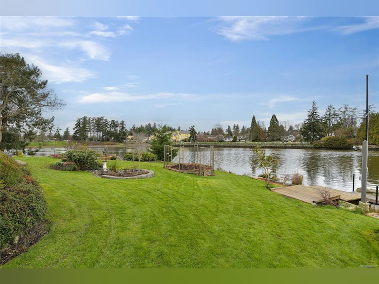 10 Phillion Place, Esquimalt, BC, V9A 4H9 - 49