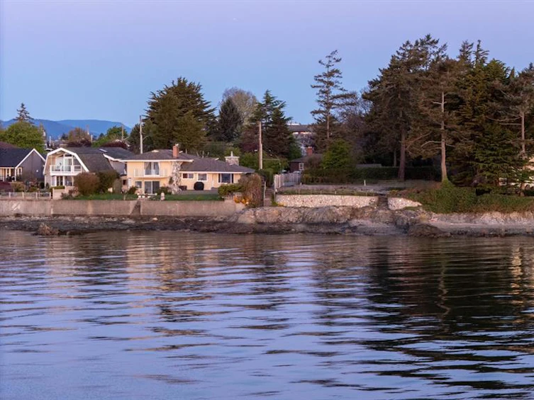 2551 Shoreacres Road, Sidney, BC, V8L 2E3