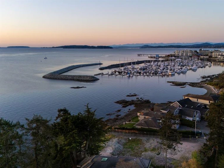 2551 Shoreacres Road, Sidney, BC, V8L 2E3 - 3