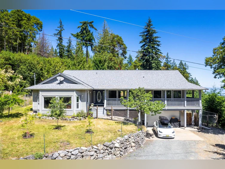 1775 Warn Way, Qualicum Beach, BC, V9K 2S3