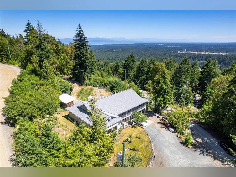 1775 Warn Way, Qualicum Beach, BC, V9K 2S3 - 2