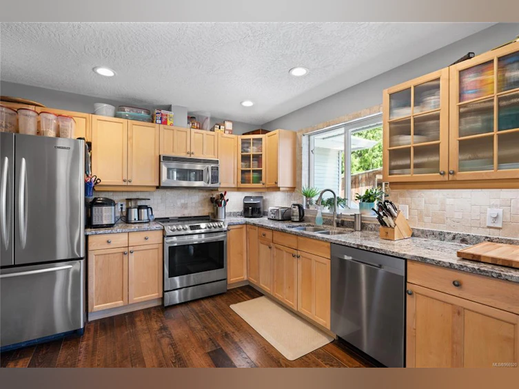 1775 Warn Way, Qualicum Beach, BC, V9K 2S3 - 5