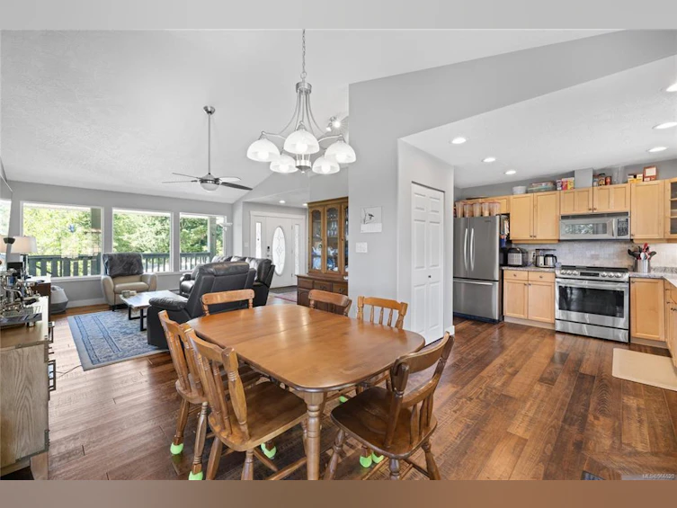 1775 Warn Way, Qualicum Beach, BC, V9K 2S3 - 6