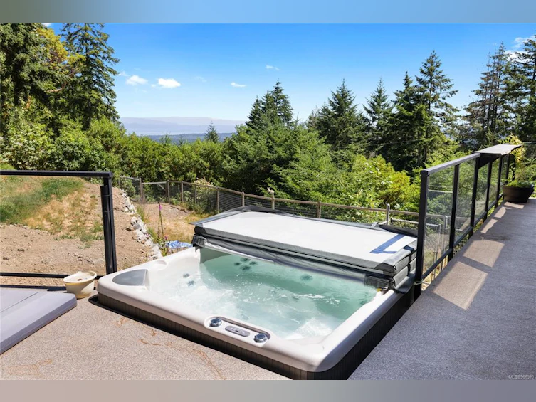 1775 Warn Way, Qualicum Beach, BC, V9K 2S3 - 10