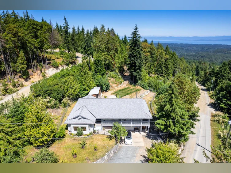 1775 Warn Way, Qualicum Beach, BC, V9K 2S3 - 12