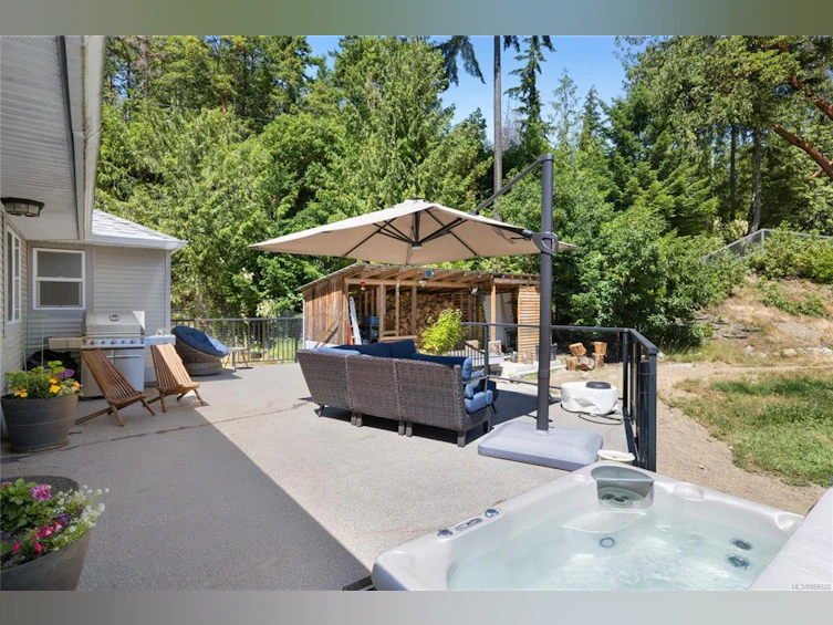 1775 Warn Way, Qualicum Beach, BC, V9K 2S3 - 16