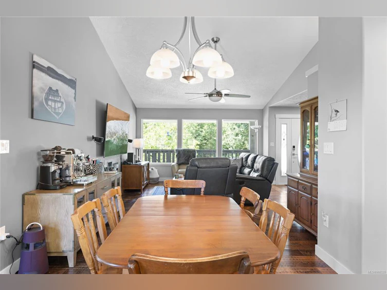 1775 Warn Way, Qualicum Beach, BC, V9K 2S3 - 22