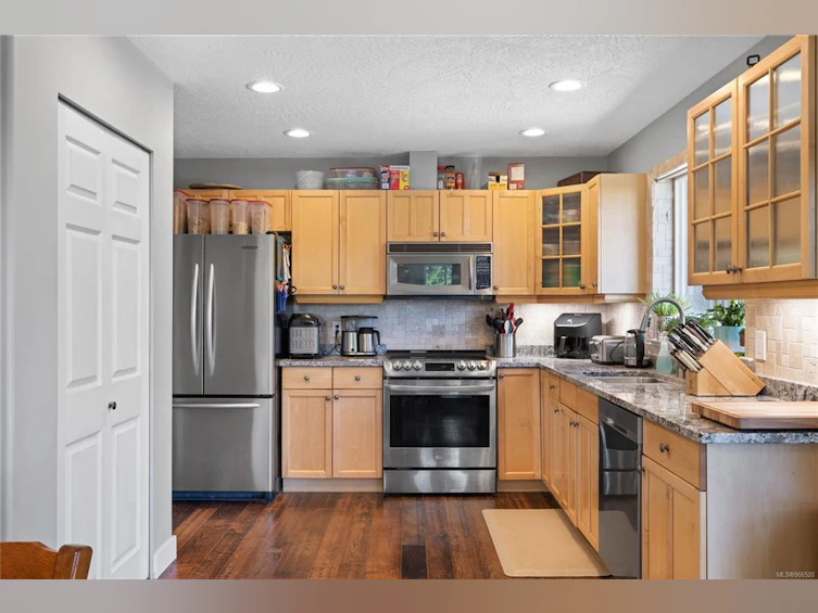 1775 Warn Way, Qualicum Beach, BC, V9K 2S3 - 24