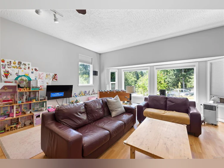 1775 Warn Way, Qualicum Beach, BC, V9K 2S3 - 29