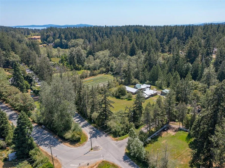 11175 Heather Road, North Saanich, BC, V8L 5P3 - 3