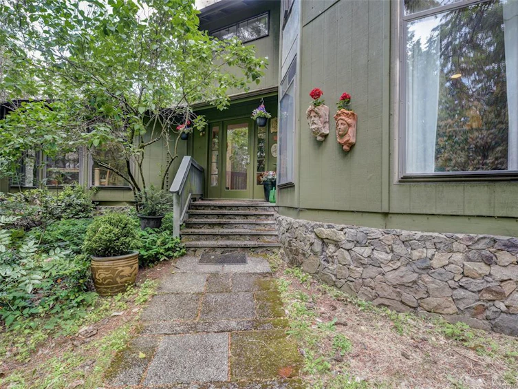 3383 Lakeridge Place, Highlands, BC, V9E 1C8 - 3