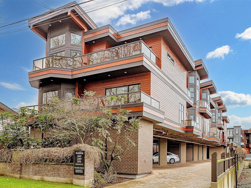 205 - 2589 Penrhyn Street, Saanich BC V8N 1G4