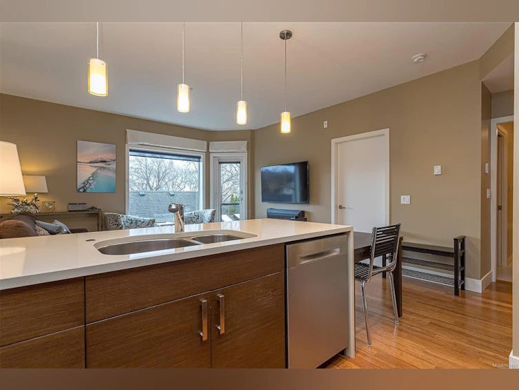 205-2589 Penrhyn Street, Saanich, BC, V8N 1G4 - 13