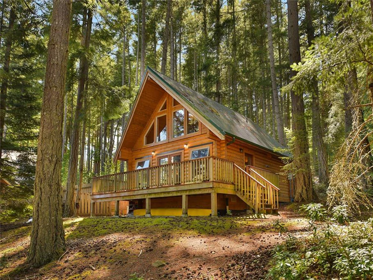 723 Fernhill Road, Mayne Island, BC, V0N 2J1