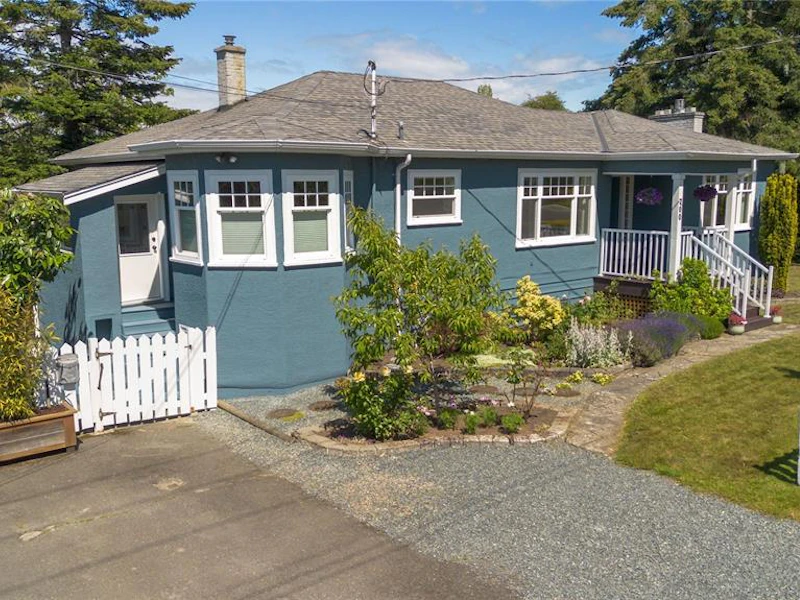 700 Cowper Street, Saanich BC V9A 2E9