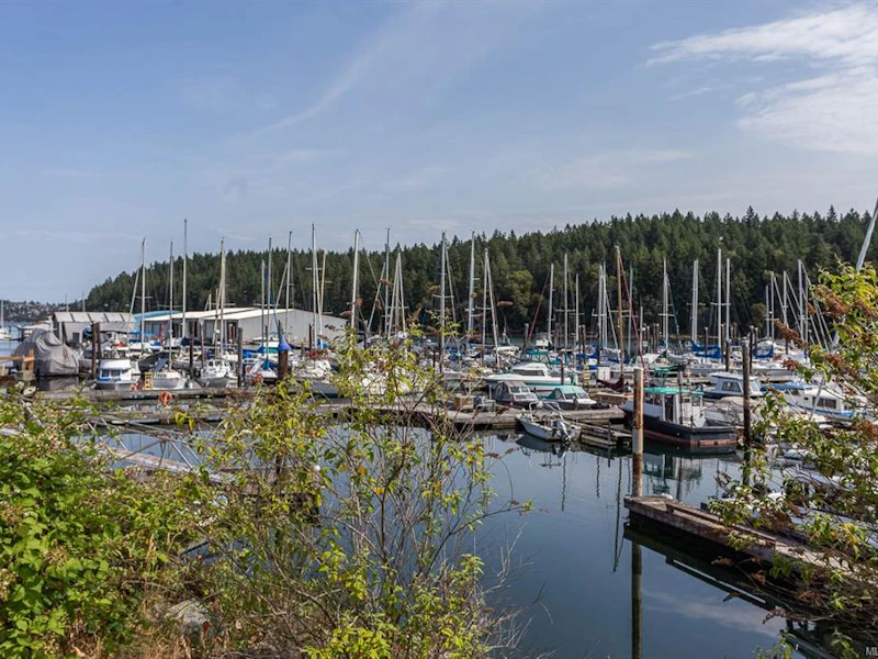 205 - 1250 Stewart Avenue, Nanaimo BC
