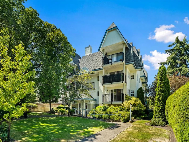 202 - 1714 Fort Street, Victoria BC V8R 1J2
