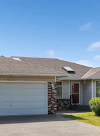 940 Dunsmuir Crescent