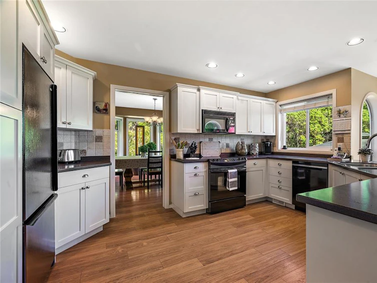 8273 Thomson Place, Central Saanich, BC, V8M 1T6 - 4