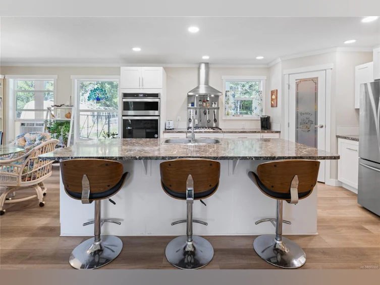 450 & 460 Rembar Road, Qualicum Beach, BC, V9K 2A4 - 11