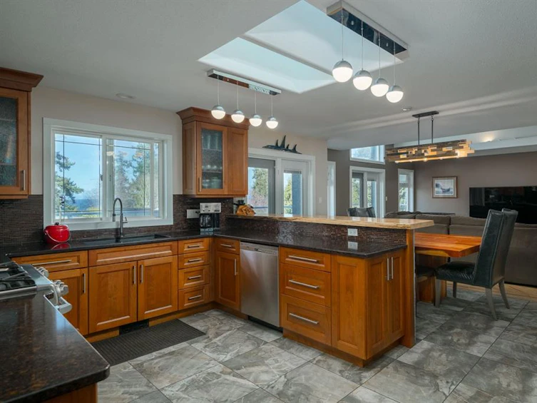 5375 Bayshore Drive, Nanaimo, BC, V9V 1R5 - 3