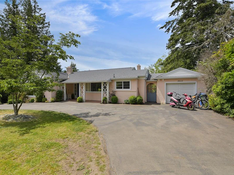 3022 Cadboro Bay Road, Oak Bay BC V8R 5J9